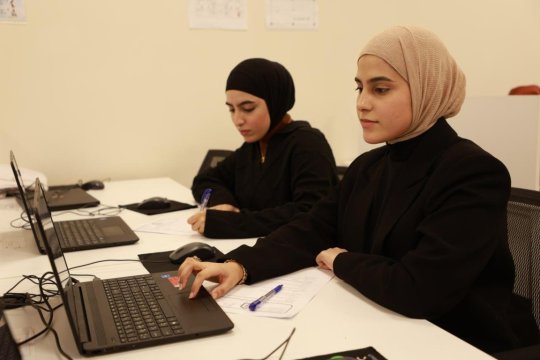 القاعات الدراسية والمختبرات