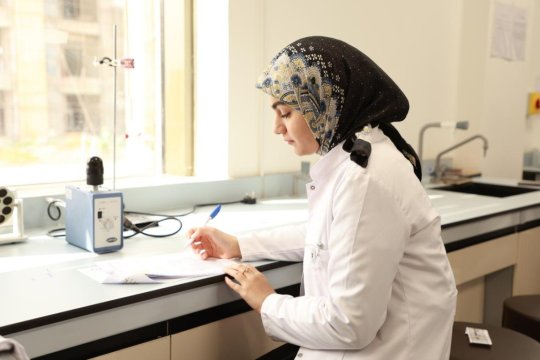 القاعات الدراسية والمختبرات