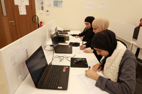 القاعات الدراسية والمختبرات