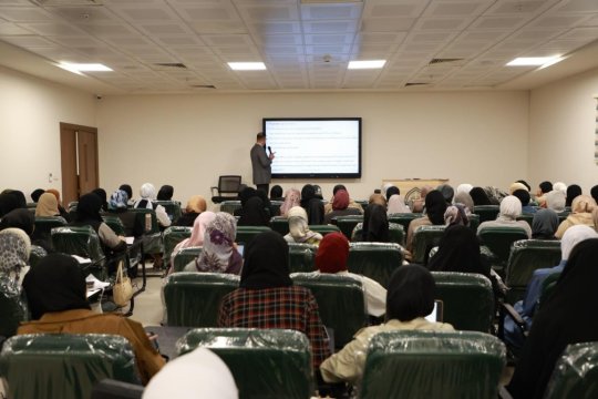 القاعات الدراسية والمختبرات