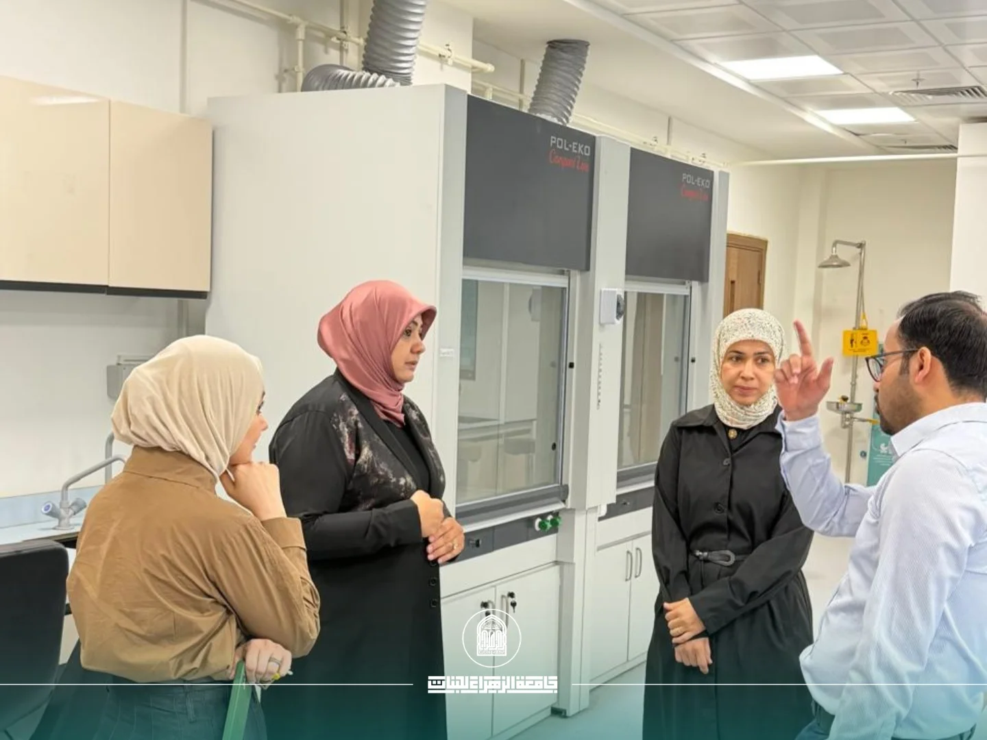 Department of Pharmacology and Toxicology Department Head Inspects Department Laboratories