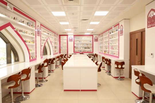 القاعات الدراسية والمختبرات