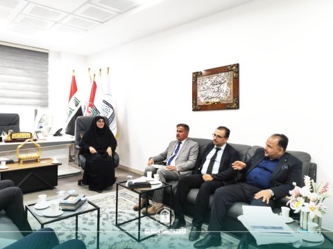 السيدة العميدة  تستقبل اللجنة المشرفة على الامتحان التقويمي
