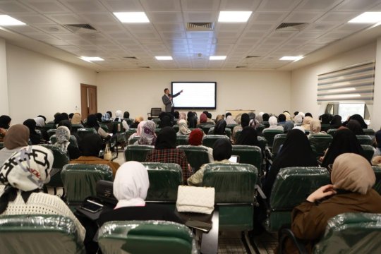 القاعات الدراسية والمختبرات
