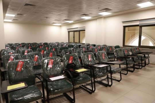 القاعات الدراسية والمختبرات