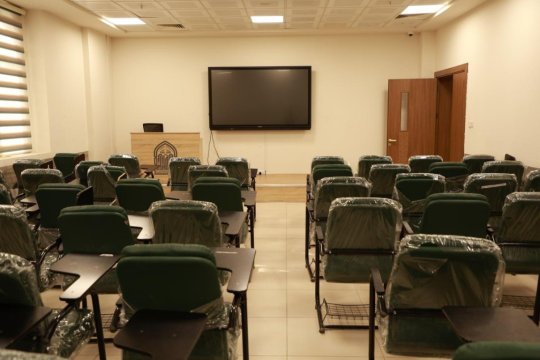 القاعات الدراسية والمختبرات