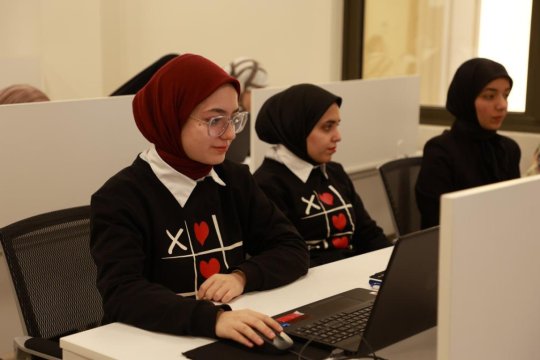 القاعات الدراسية والمختبرات