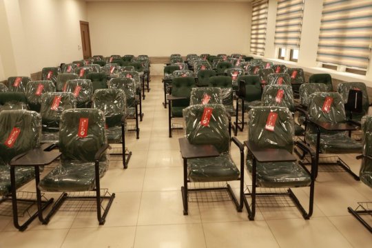 القاعات الدراسية والمختبرات