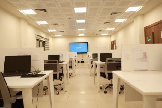 القاعات الدراسية والمختبرات