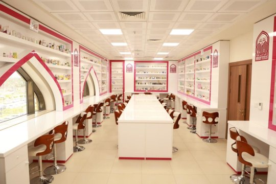 القاعات الدراسية والمختبرات