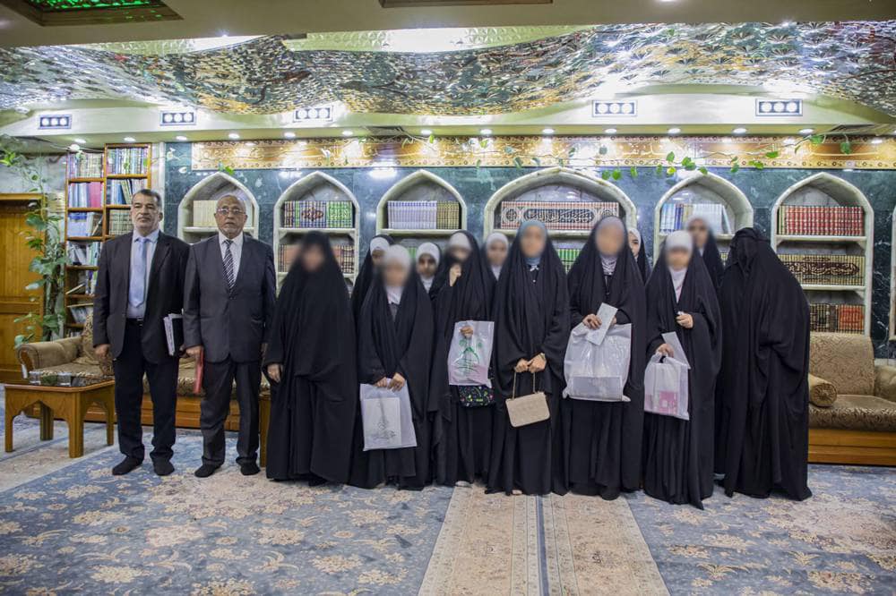 لإكمالهم الدراسة الجامعية بمنحة مجانية جامعة الزهراء (عليها السلام) للبنات تستقبل عدد من متفوقات مدارس السيدة رقية (ع)