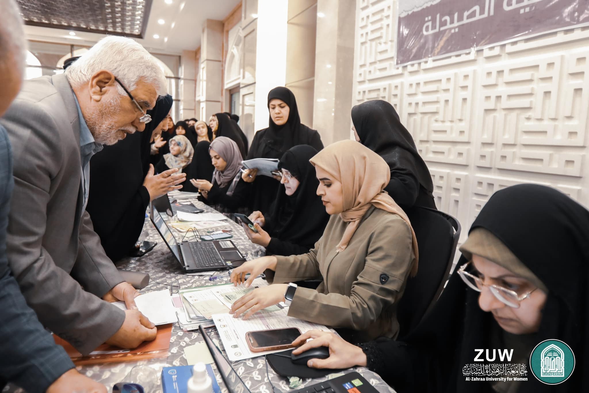 وسط متابعة وتسهيل عملية التسجيل