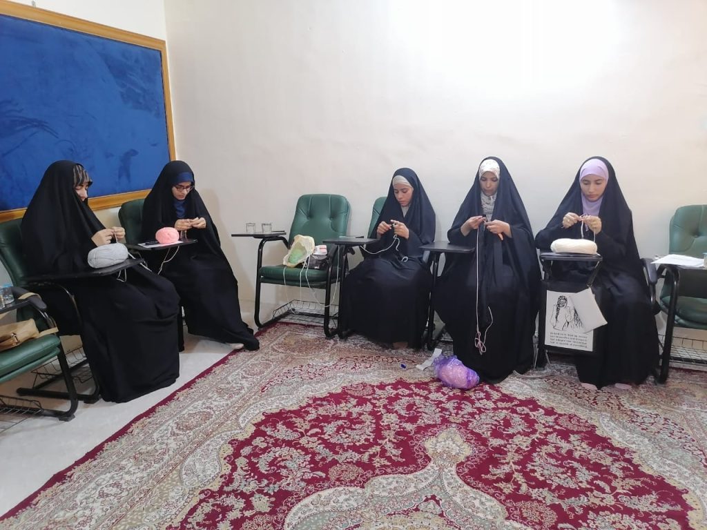 شعبة تمكين المرأة تباشر بدورتها الاولى لتنمية المواهب لطالبات جامعة الزهراء للبنات (عليها السلام) خلال العطلة الصيفية