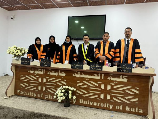 السيدة عميدة كلية الصيدلة في جامعة الزهراء (عليها السلام) للبنات تترأس لجنة مناقشة رسالة ماجستير في كلية الصيدلة جامعة الكوفة