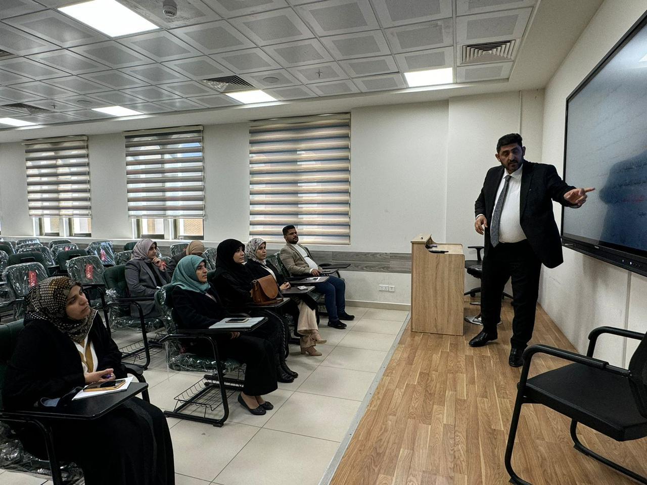 كلية الصيدلة تنظّم ورشة علمية حول التعامل الآمن مع المواد الكيميائية في المختبرات الصيدلانية