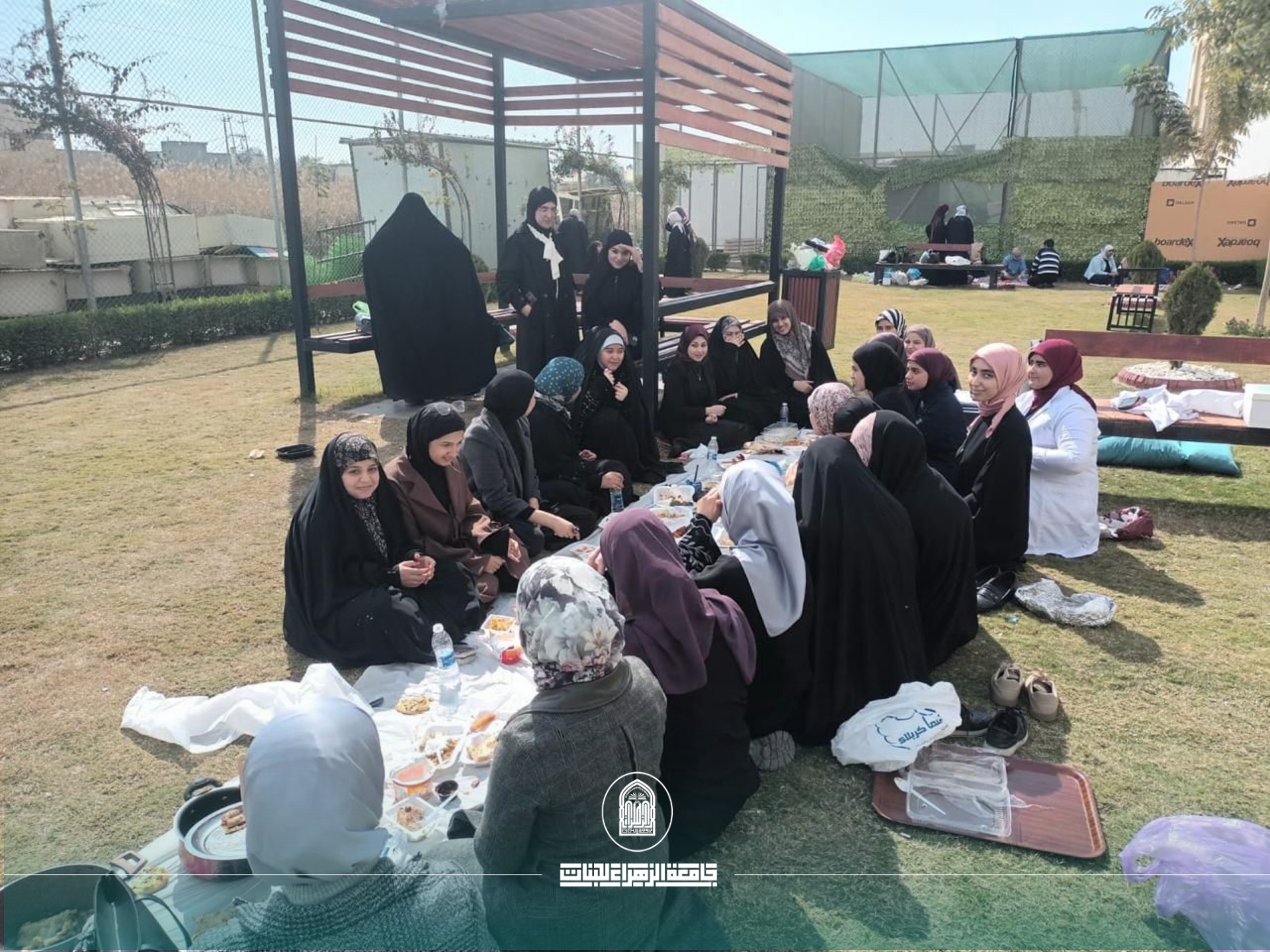 شعبة النشاطات الطلابية في جامعة الزهراء للبنات تنظم وليمة غداء لتعزيز الروابط بين الطالبات