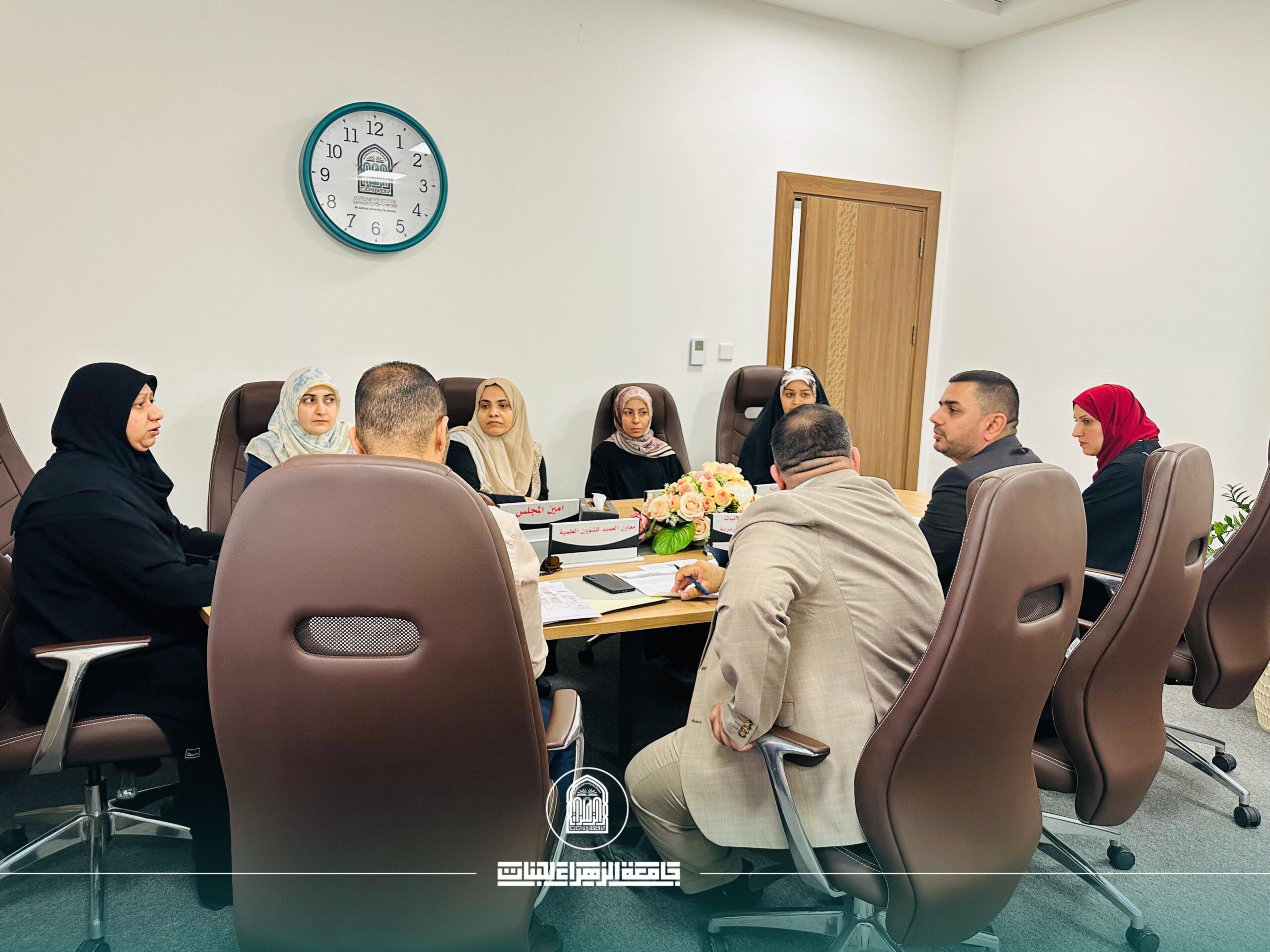 كلية الصيدلة في جامعة الزهراء (ع) تبحث مع قسم المشاريع متطلبات البناية الجديدة بتصميم معماري حديث