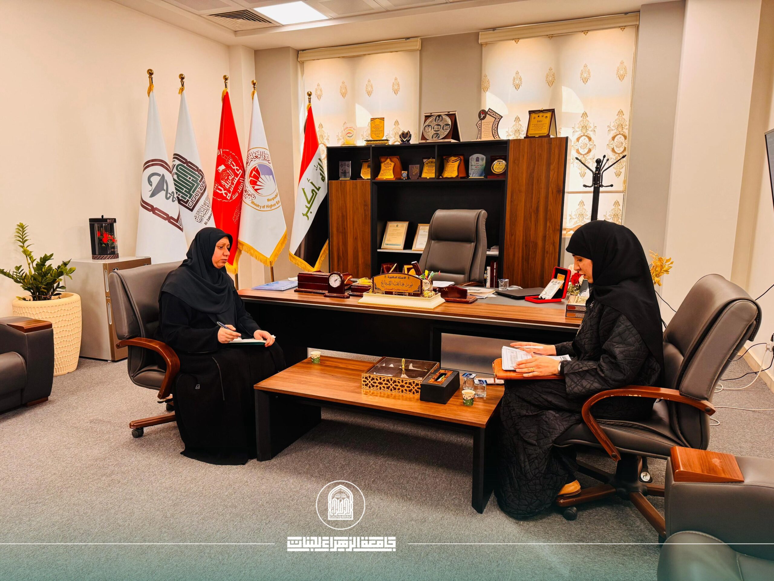 عميدة كلية الصيدلة تستقبل مسؤولة قسم الصيدلة في مستشفى خديجة الكبرى (ع)